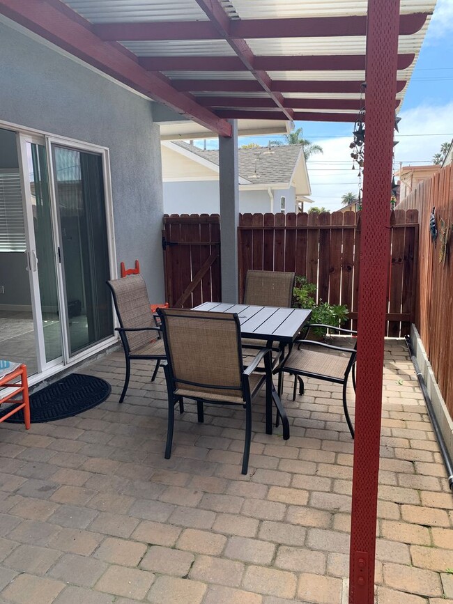 Building Photo - FURNISHED 2+ 2 Cottage - Downtown Ventura
