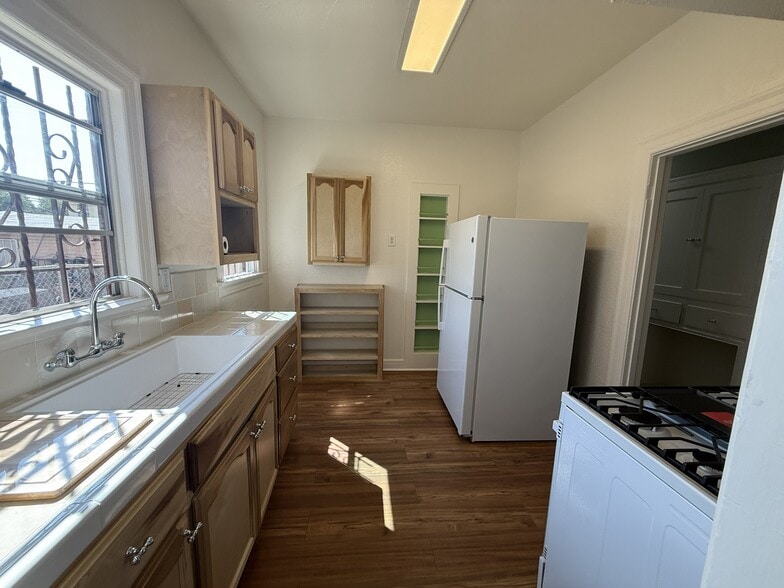 Building Photo - 2949 Raymond Ave