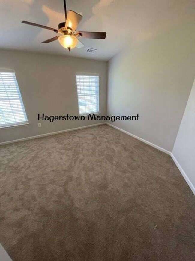Building Photo - Single Family Home