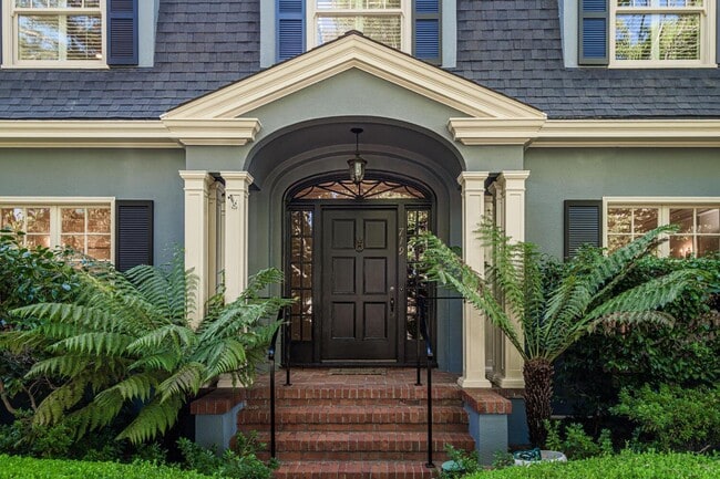 Building Photo - 719 W Poplar Ave