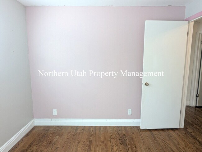 Building Photo - East Bench 5 Bed, 2 Bath