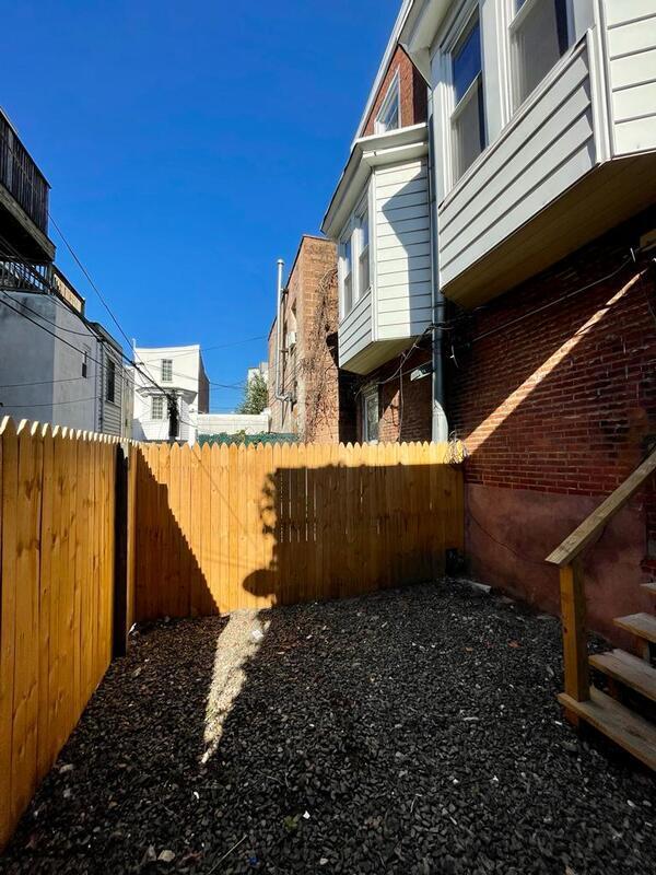 Building Photo - 1832-34 Callowhill St