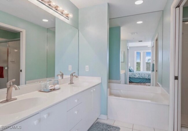 Building Photo - 4650 Yacht Harbor Dr