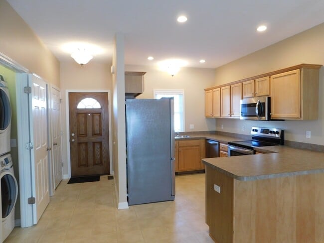 Building Photo - Modern 2-Story Townhome Condo with Resort-...