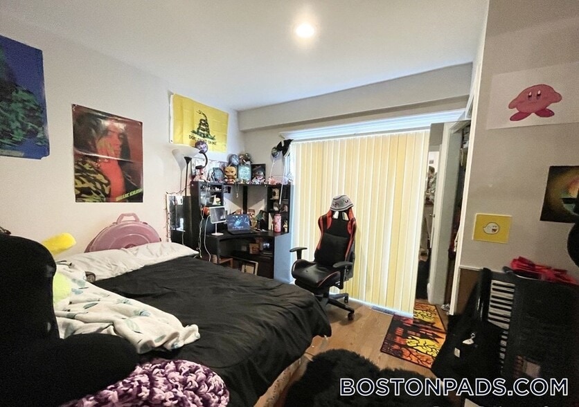 Building Photo - 32 Sumner St