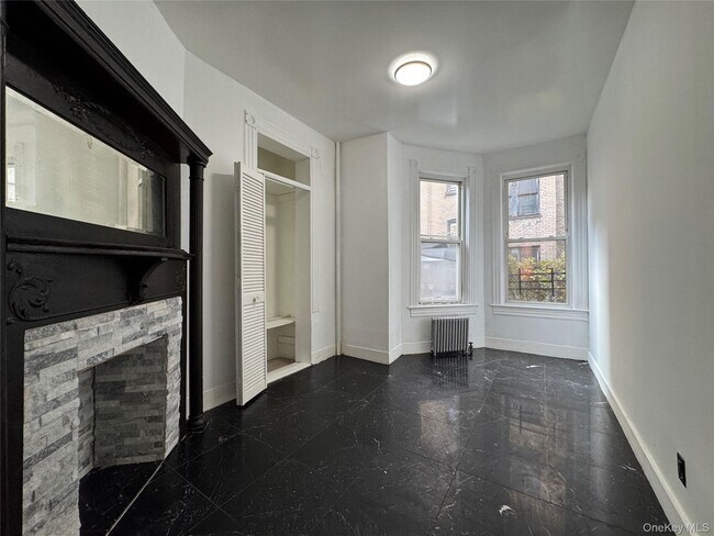 Building Photo - 642 E 224th St