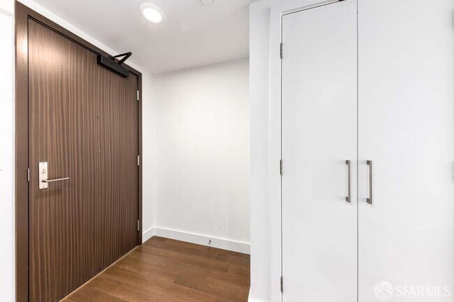 Building Photo - 708 Long Bridge St