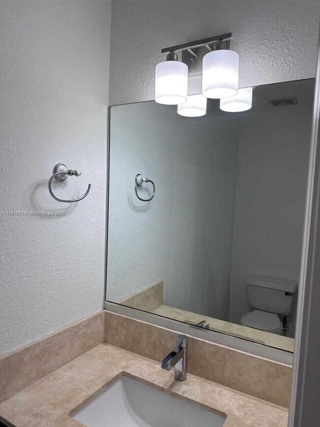 Building Photo - 991 Sevilla Cir