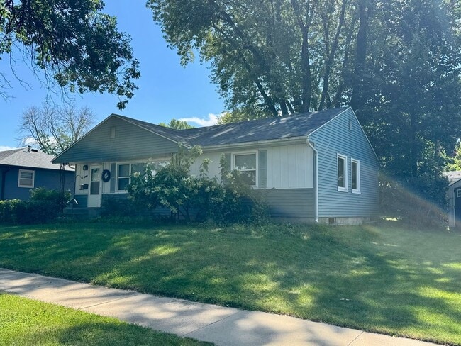 Building Photo - NW Rochester MN 3bedroom 2bath 2car detach...