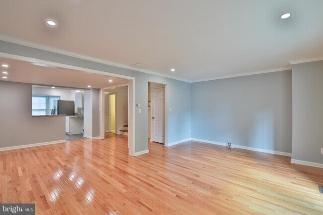 Building Photo - 8 Donagh Ct