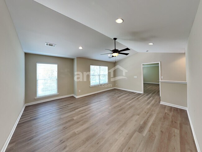 Building Photo - 319 Forest Bend Dr