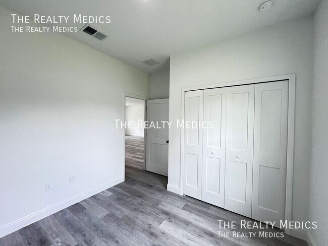 Building Photo - 486 Marion Oaks Ln
