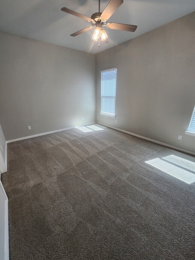 Building Photo - In Lone Star Trails! 3 bed 2 bath, 2 car garage