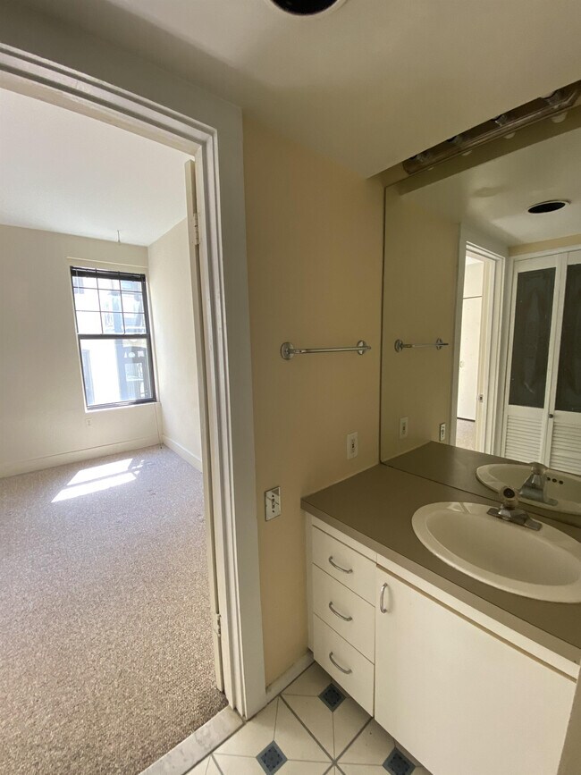 Building Photo - 1842 California St NW