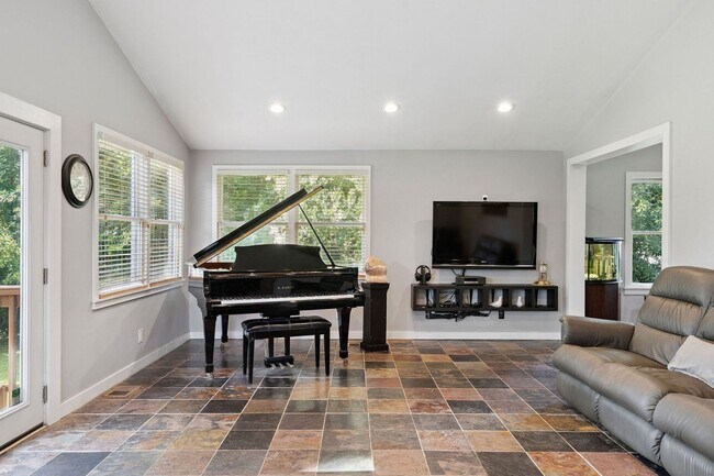 Building Photo - Gated versatile lifestyle property tucked into the heart of Tennessee’s most scenic countryside