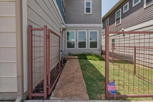 Building Photo - 2813 Stock Dr