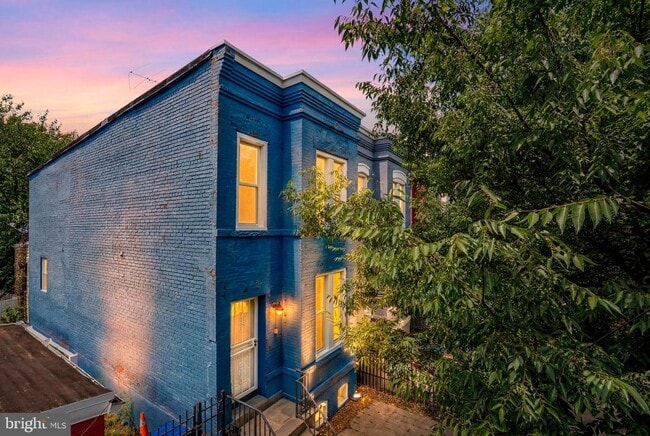 Building Photo - 1102 Trinidad Ave NE
