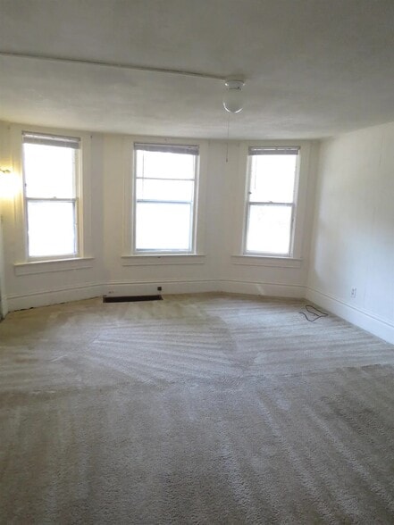 Building Photo - 607 E Dayton St