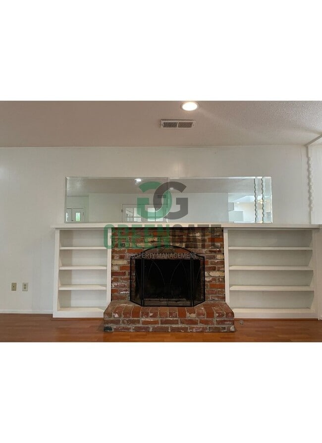 Building Photo - Spacious 4Bedroom 2Bath AVAILABLE NOW in Modesto!!