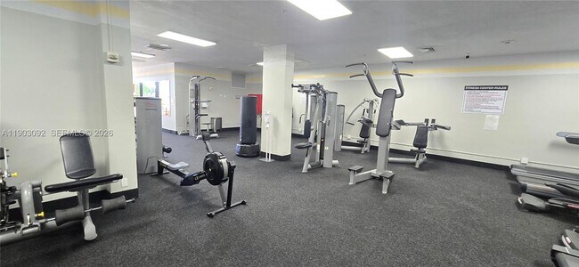 Building Photo - 400 Kings Point Dr