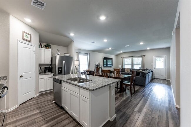 Building Photo - 306 Pecos Dr