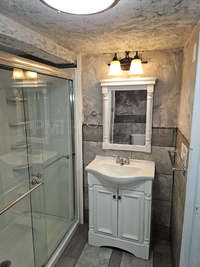 Building Photo - 168 Ross Dr