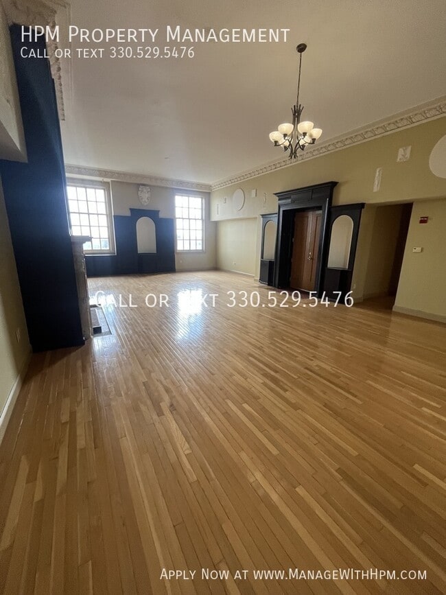 Building Photo - 2404 Prospect Ave E