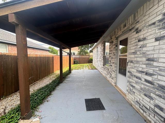 Building Photo - 2208 Wildwood Ln