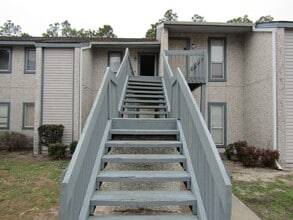 Building Photo - 910 Brett Dr