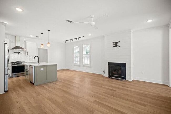 Building Photo - 440 S F St
