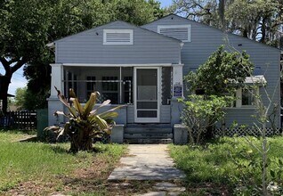 Building Photo - 528 5th Ave W