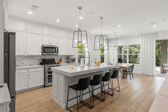 Building Photo - 5412 Silver Sun Dr