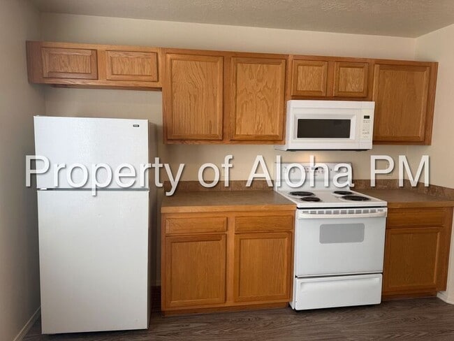 Building Photo - 1037 W Pine Ave