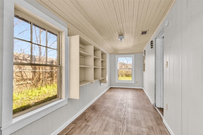 Building Photo - 203 W Powell St