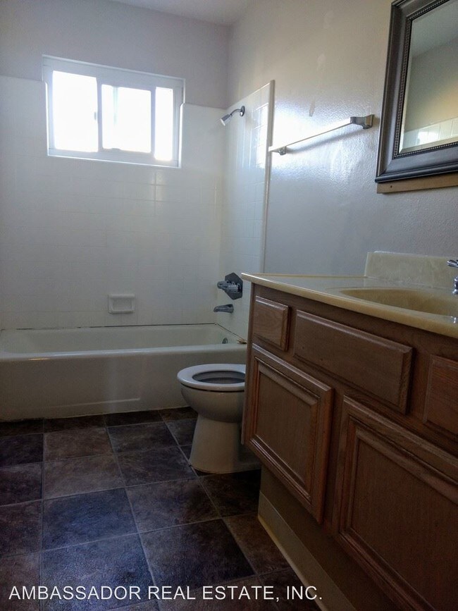 Building Photo - 247 Alestar St