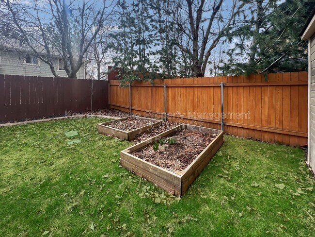 Building Photo - 345 E Kite Dr