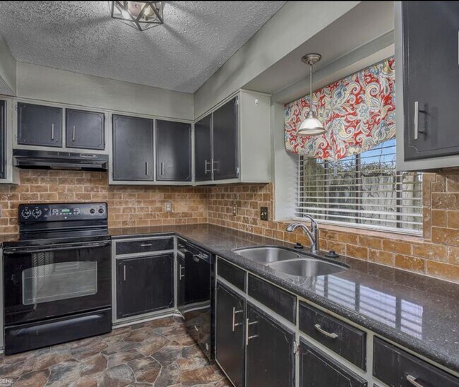 Building Photo - ** 2 BED/1.5 BATH CANDO IN NORTH SHREVEPORT **