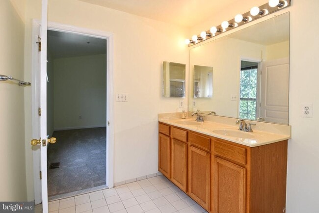 Building Photo - 8784 Lincoln St