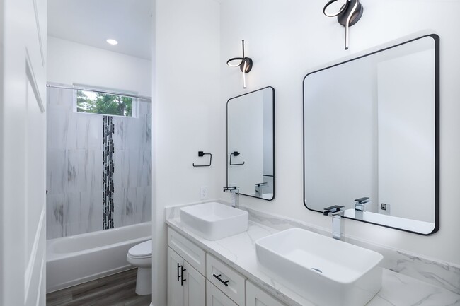 Building Photo - 68 Fairway Dr