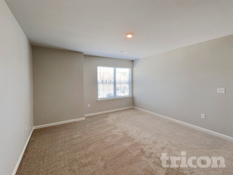 Building Photo - 134 Rivercamp St