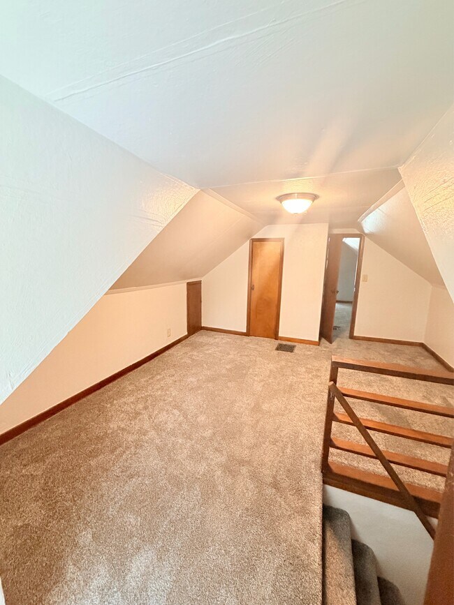Building Photo - 428 S Clemens Ave