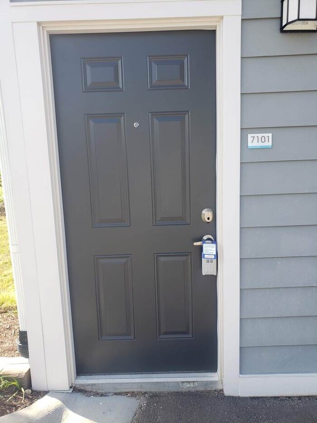Building Photo - 3301 Boulder Pointe Dr