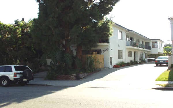 Primary Photo - 1323 S Ridgeley Dr