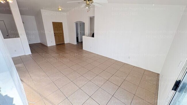 Building Photo - 4 bedroom 2 bathroom home located near S. H St/ Berkshire Rd