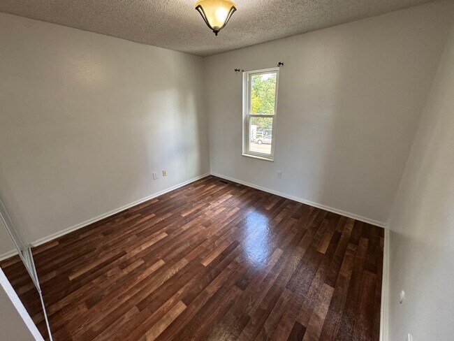 Building Photo - Spacious Morrison Home