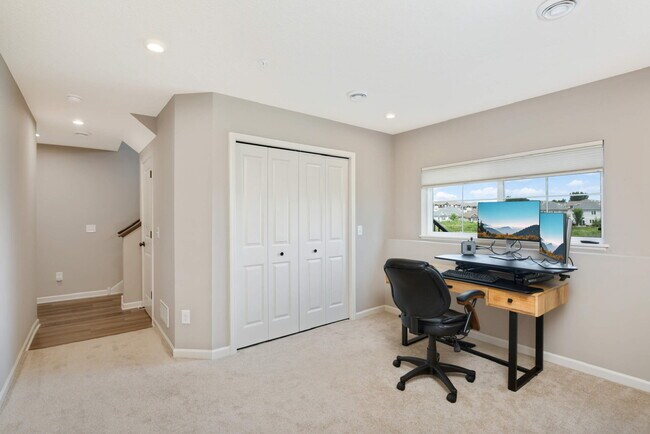 Building Photo - 848 Roselyn Dr