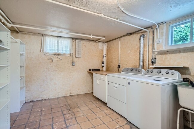 Building Photo - Amazing Location! 7th Avenue Historic Dist...