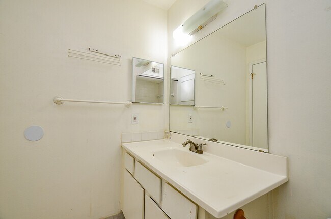 Building Photo - 9350 Country Creek St