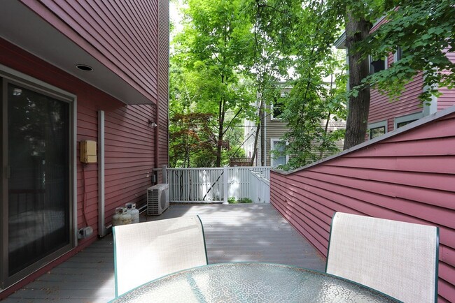 Building Photo - 336 Harvard St