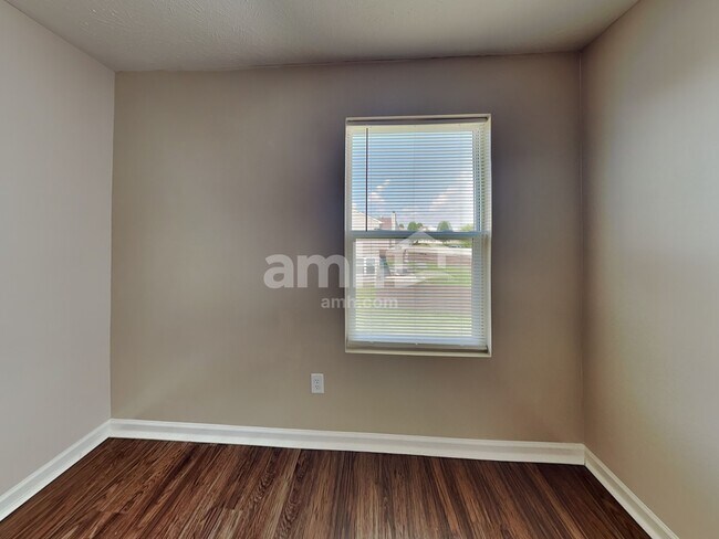 Building Photo - 1236 Saticoy Ct